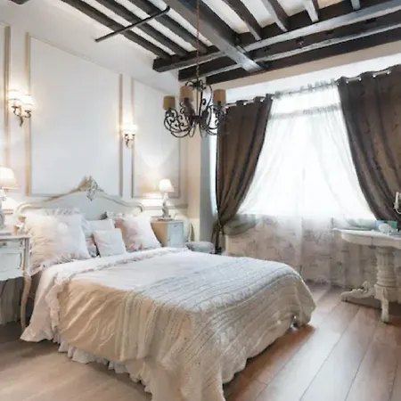 A Deux Pas De Gare Du Nord 2*