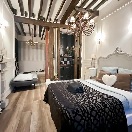 A Deux Pas De Gare Du Nord Paris